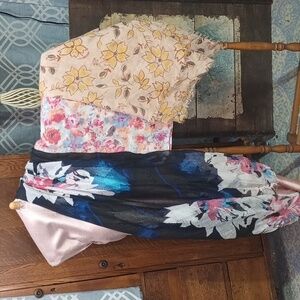 5/$25 M21. 3 floral scarves